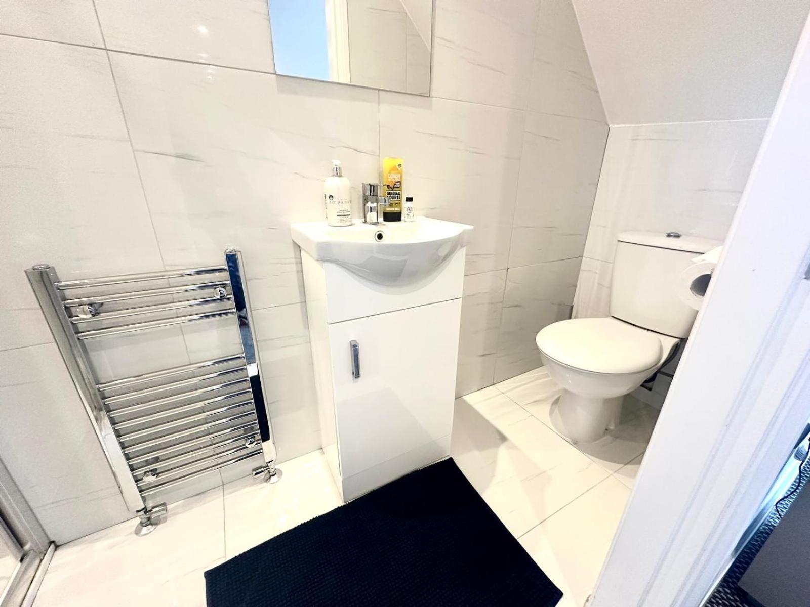 Stylish Modern, Private Apartment,15 Mins To Central London Hendon Exterior photo