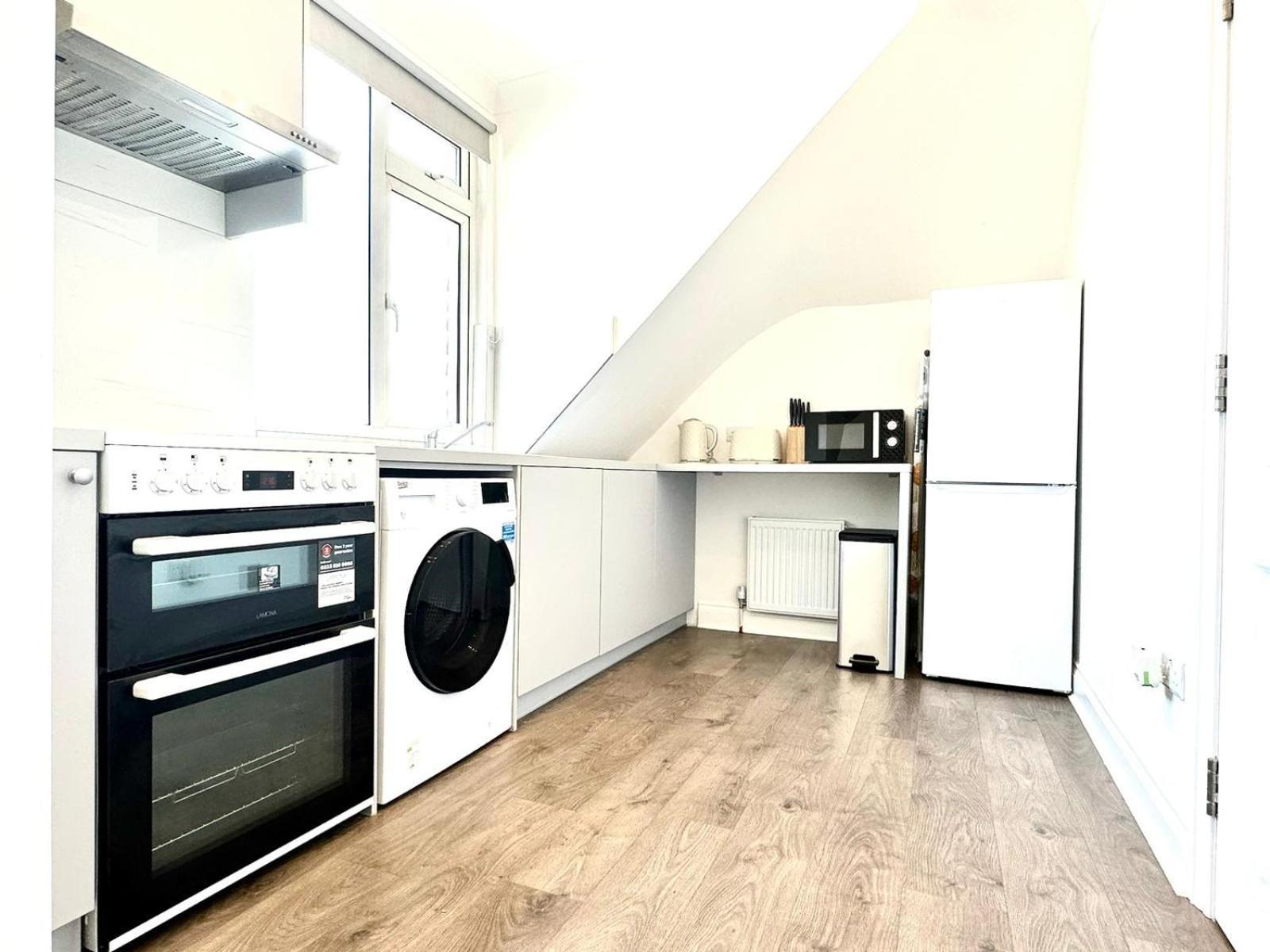 Stylish Modern, Private Apartment,15 Mins To Central London Hendon Exterior photo